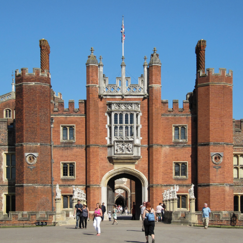 Hampdon Court Palace