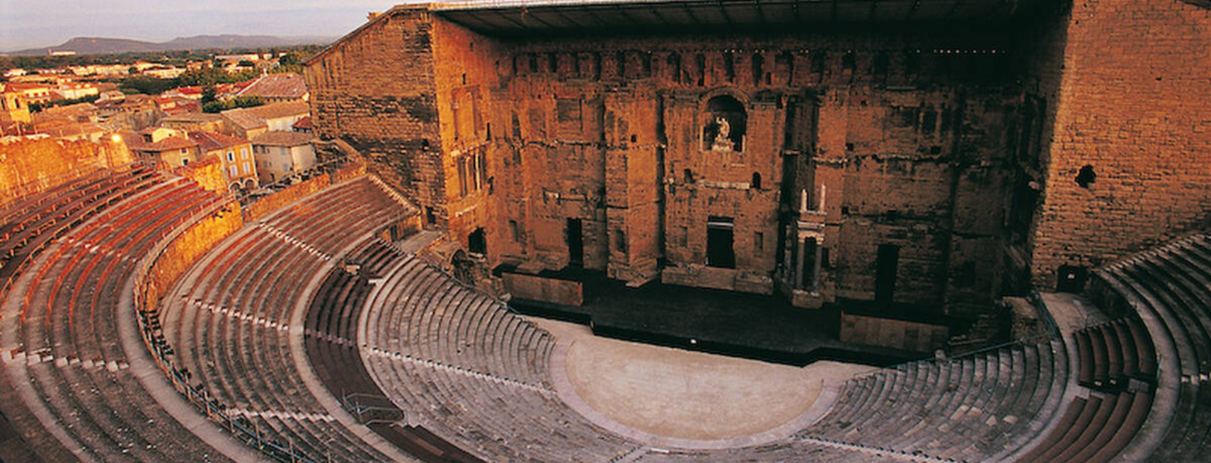 THEATRE ANTIQUE